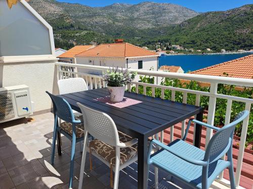  Apartments Šišević - Comfort Apartments with Balcony and Sea View in Slano