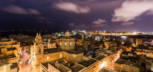 Vistas, The Palace Hotel in Sliema