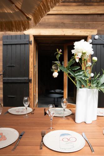 Le Petit Chalet de Montriond near Restaurant Le Petit Coq