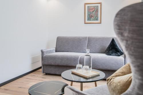 1 queen bed, 1 sofa bed