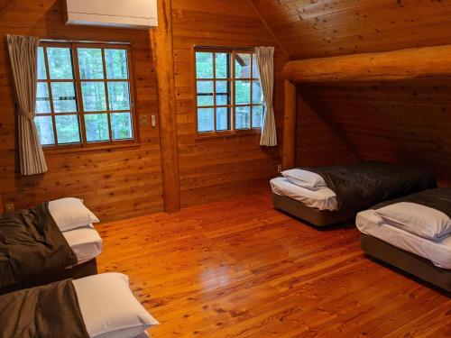 White Tree Log House Madarao Tangram, Hakuba