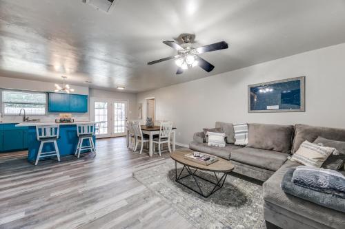 Cozy 4 Bedroom Home Blocks to Main Street and Wineries in Fredericksburg, USA