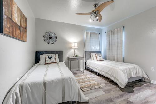 Cozy 4 Bedroom Home Blocks to Main Street and Wineries in Fredericksburg, USA