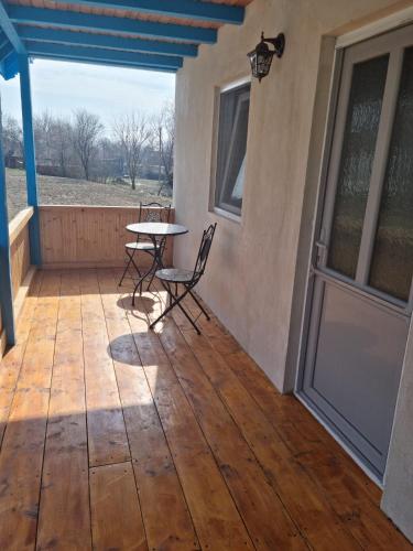 A szálláshely kívülről, Talian in Partizani