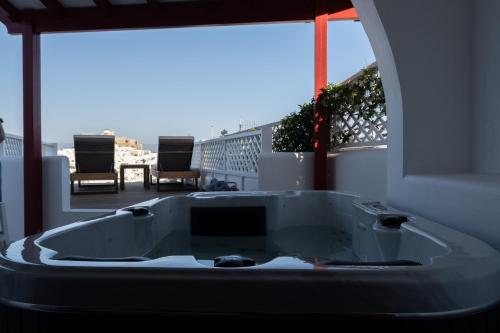 ระเบียง/ชานเรือน, Andromeda Resort near สนามบินภายในประเทศเกาะแอสทิพาลายา