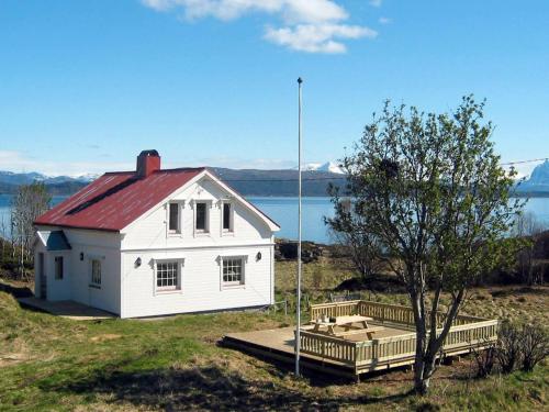 . 7 person holiday home in Stonglandseidet