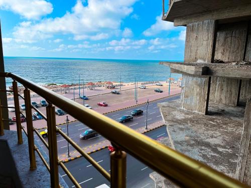 SPACIOUS 3BED APT BEACH FRONT VIEW OF ALEXANDRIA