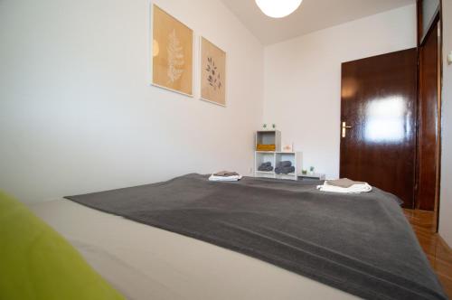 One-Bedroom Apartment image 10