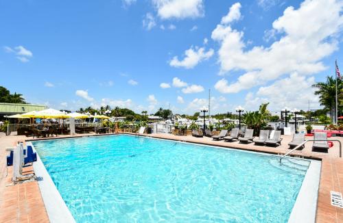 Sarasota Cay Club #612 - Heated Pool, Bunk Beds, Huge Tv, Tiki Bar, More! - Bradenton, FL