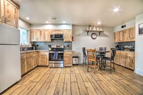 . Cozy Townhome: Near Dtwn, Hospital & College!