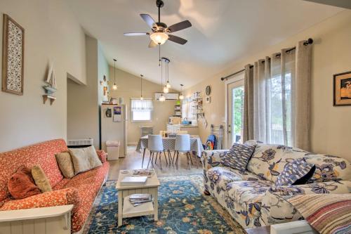 Adorable Lakefront Cottage with Dock and Grill! in Lake Murray Shores, USA