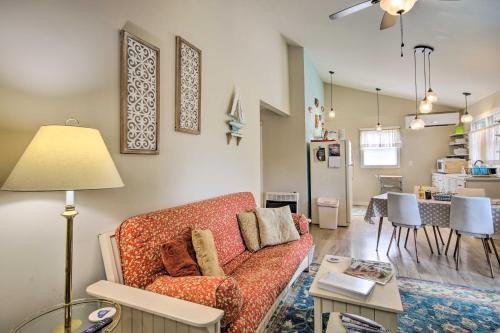 Adorable Lakefront Cottage with Dock and Grill! in Lake Murray Shores, USA