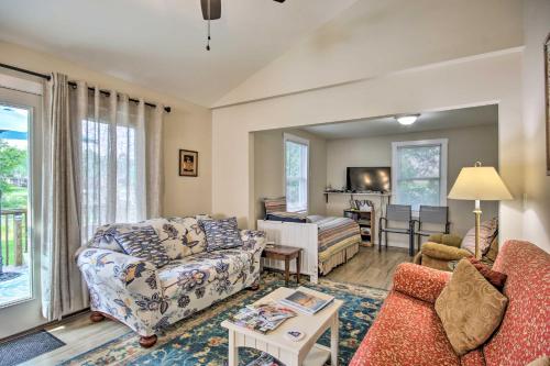 Adorable Lakefront Cottage with Dock and Grill! in Lake Murray Shores, USA