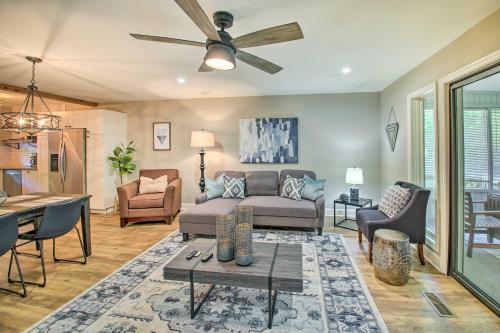 Hot Springs Village Abode with Deck, Grill and Sunroom in Hot Springs Village, USA