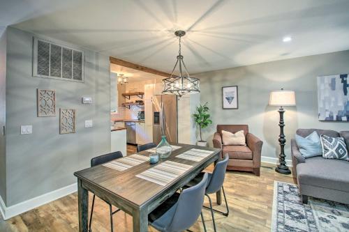 Hot Springs Village Abode with Deck, Grill and Sunroom in Hot Springs Village, USA
