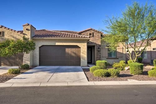 PebbleCreek Villa with Oasis Pool and Golf Course - Accommodation - Goodyear