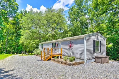 B&B Hayesville - On Lake Time Lake Chatuge Hideaway with Deck! - Bed and Breakfast Hayesville