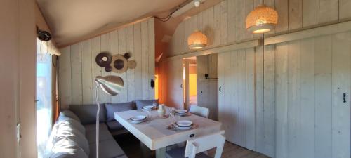 Tente Hula in Colleville