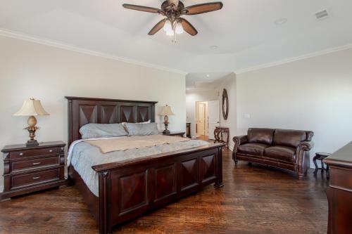 Newly Renovated Private Ranch Get-A-Way in Pilot Point (TX)