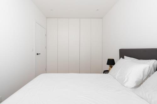 Brand New and Modern 1BDR Apartment Brand New and Modern 1BDR Apartment