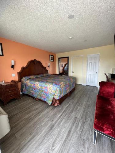 Walden Motel - image 11