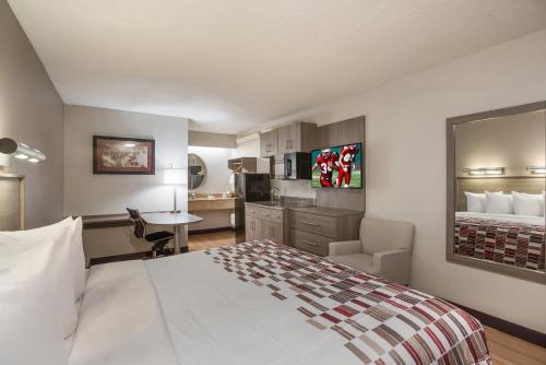 Deluxe King Room with Kitchenette Smoke Free