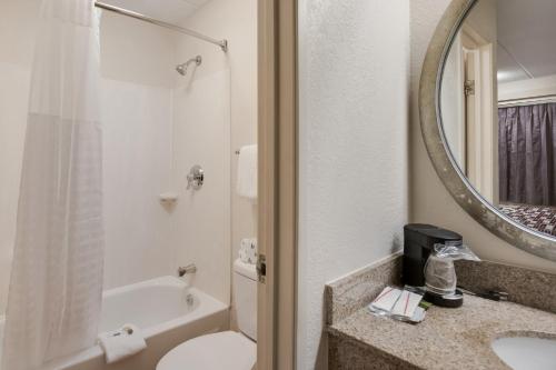 Red Roof Inn Philadelphia - Trevose - image 6