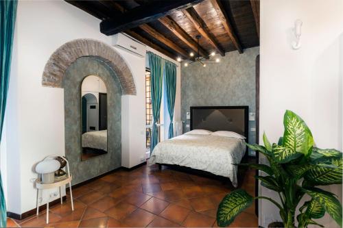 Quiet Trevi Fountain Apartment with patio and backyard, Roma (foto 9)