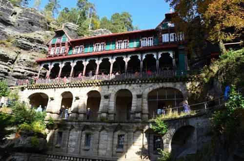 Penzion Na Výsluní České Švýcarsko (Penzion Na Vysluni Ceske Svycarsko) in 哲汀泊德勒瓦