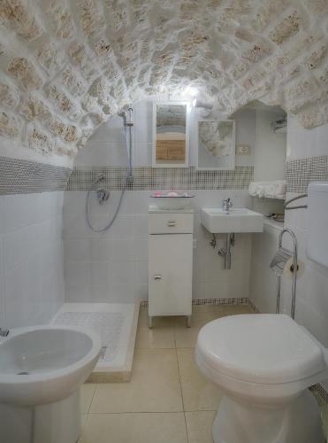 Bathroom, Petalo di Rosa in Ostuni