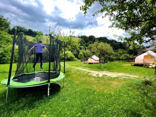 สนามเด็กเล่น, Flore's Garden Glamping in ซิมอน