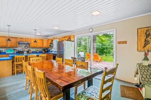Five Chimneys Lake House in Schroon Lake, USA