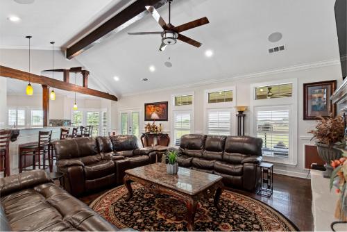 Newly Renovated Private Ranch Get-A-Way in Pilot Point (TX)