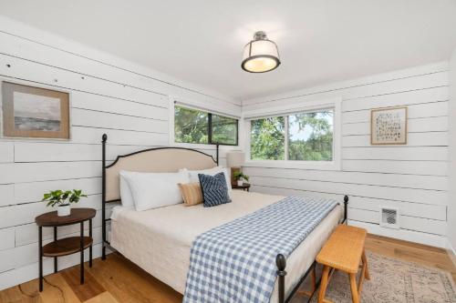 Lake House Unit 1 - image 10