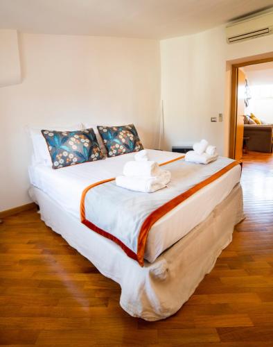 One-Bedroom Apartment image 10
