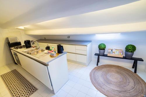 One-Bedroom Apartment image 4