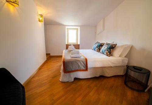 One-Bedroom Apartment image 2