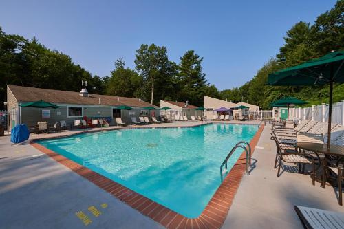 Moody Beach Camping Resort 28 ft. Park Model 6 - image 12