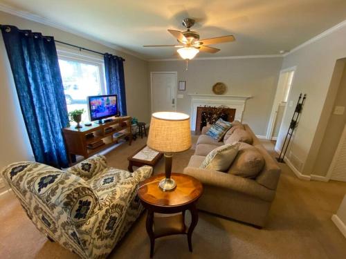 Charming Condo Near Downtown, NCSU and PNC Arena in Raleigh, USA