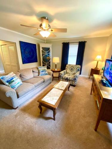 Charming Condo Near Downtown, NCSU and PNC Arena in Raleigh, USA