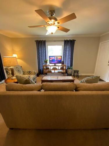 Charming Condo Near Downtown, NCSU and PNC Arena in Raleigh, USA