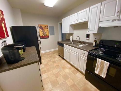 Charming Condo Near Downtown, NCSU and PNC Arena in Raleigh, USA