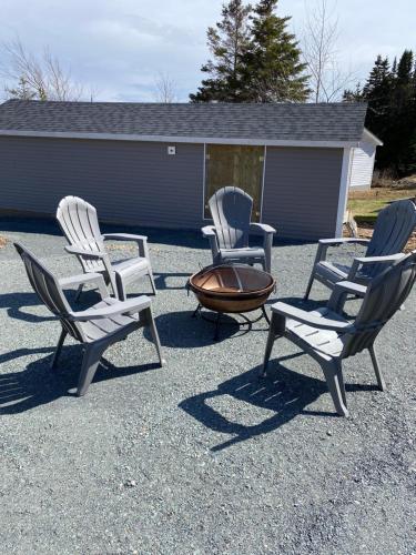Family Ties Vacation Home - Greenham House in Twillingate