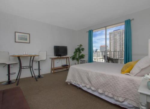 Vacation Apartment for Couples in Honolulu Hawaii thumb 3