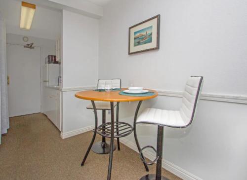 Vacation Apartment for Couples in Honolulu Hawaii thumb 4