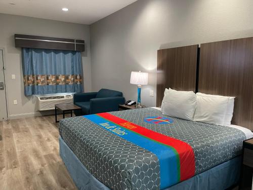 King Room - Smoking  room in Haven Inn & Suites Downtown Houston.