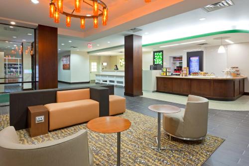 ล็อบบี้, Holiday Inn Clark - Newark By IHG in คลาร์ก (NJ)