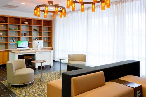 Holiday Inn Clark - Newark an IHG Hotel - image 3