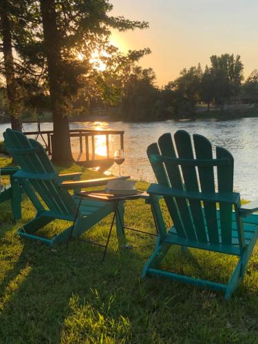 . Luxury Riverside Estate - 3BR Home or 1BR Cottage or BOTH - Sleeps 14 - Swim, fish, relax, refresh