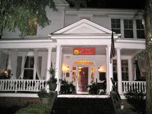 Inn Upon Moon River Plantation in Chester, USA